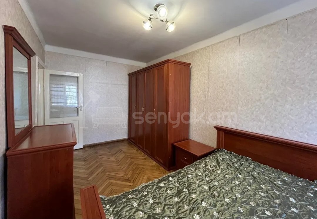 3 Սենյականոց Բնակարան Քարե Շենքում, 77քմ, 5/5 հարկ, Նորմալ Վիճակում, Կահավորված, Արևկող