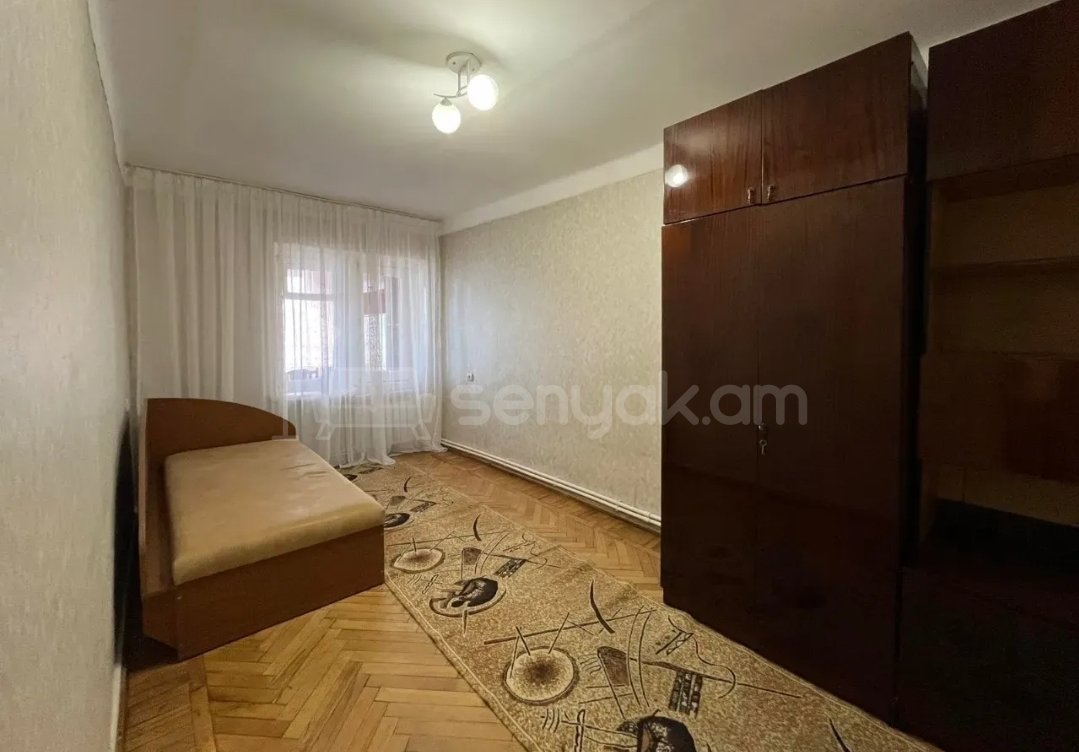 3 Սենյականոց Բնակարան Քարե Շենքում, 77քմ, 5/5 հարկ, Նորմալ Վիճակում, Կահավորված, Արևկող
