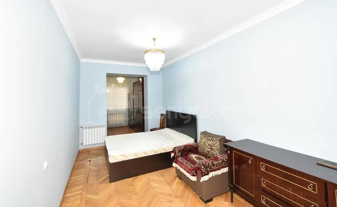 3 Սենյականոց Բնակարան Քարե Շենքում, 72քմ, 1/5 հարկ, Կապիտալ Վերանորոգված, Կահավորված
