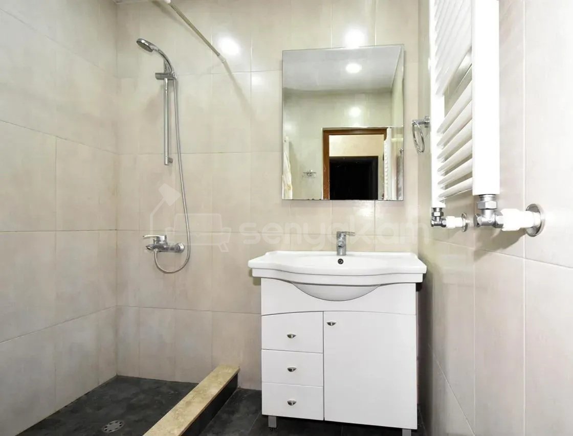 3 Սենյականոց Բնակարան Քարե Շենքում, 72քմ, 1/5 հարկ, Կապիտալ Վերանորոգված, Կահավորված