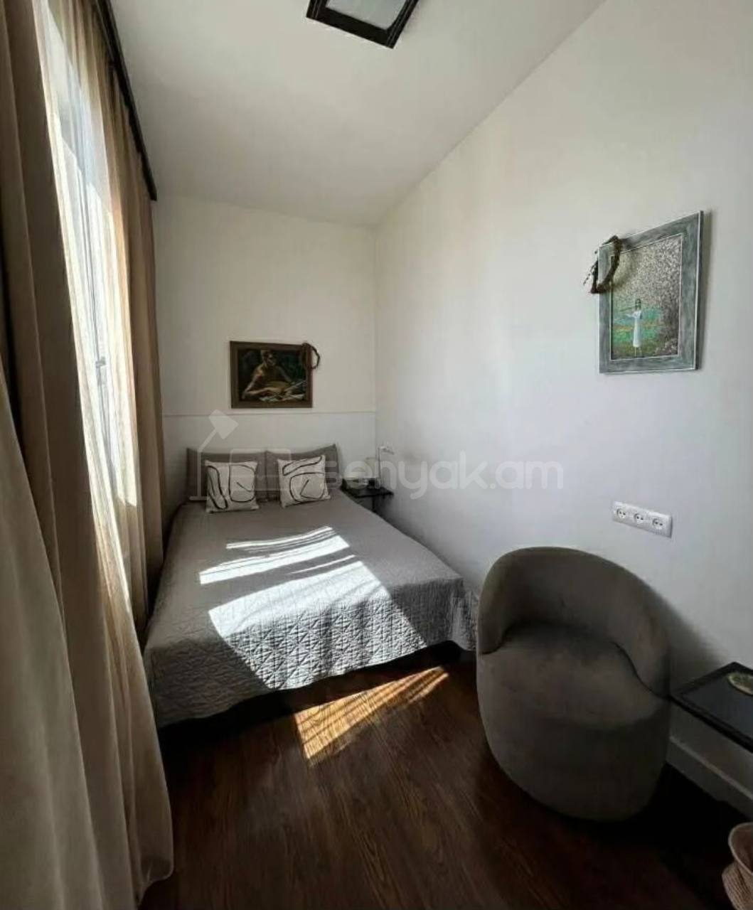 4 Սենյականոց Բնակարան Քարե Շենքում, 100քմ, 5/5 հարկ, Կապիտալ Վերանորոգված
