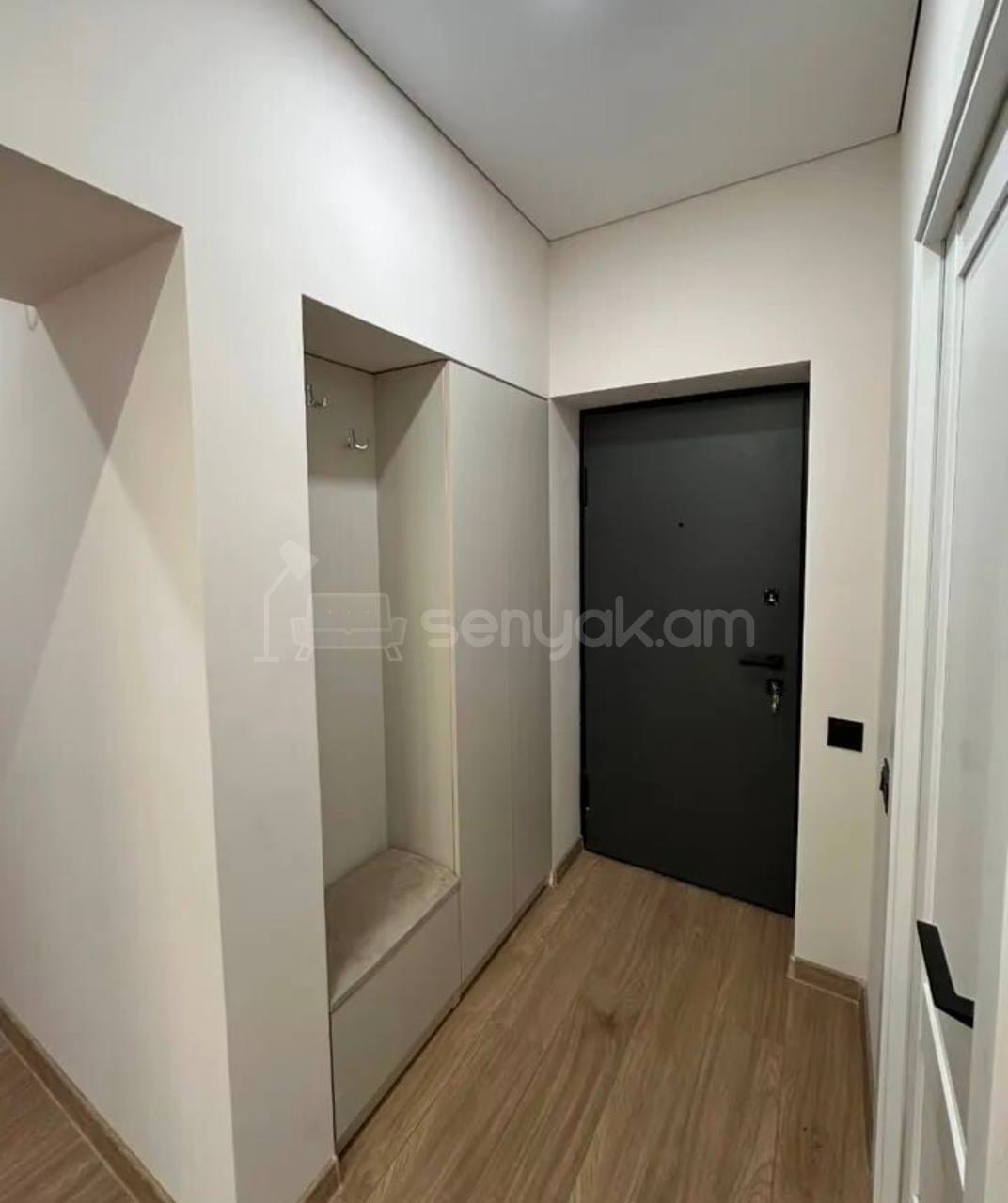 3 Սենյականոց Բնակարան Քարե Շենքում, 73քմ, 3/4 հարկ, Կապիտալ Վերանորոգված