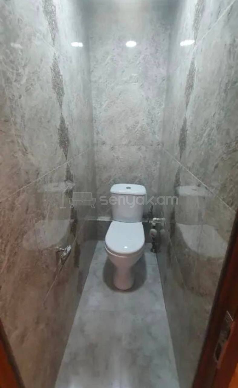 4 Սենյականոց Բնակարան Քարե Շենքում, 94քմ, 5/5 հարկ, Պետական Վիճակում