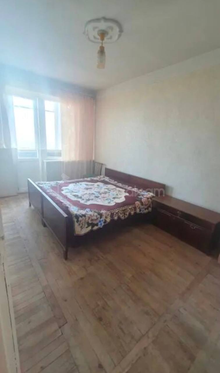 4 Սենյականոց Բնակարան Քարե Շենքում, 94քմ, 5/5 հարկ, Պետական Վիճակում