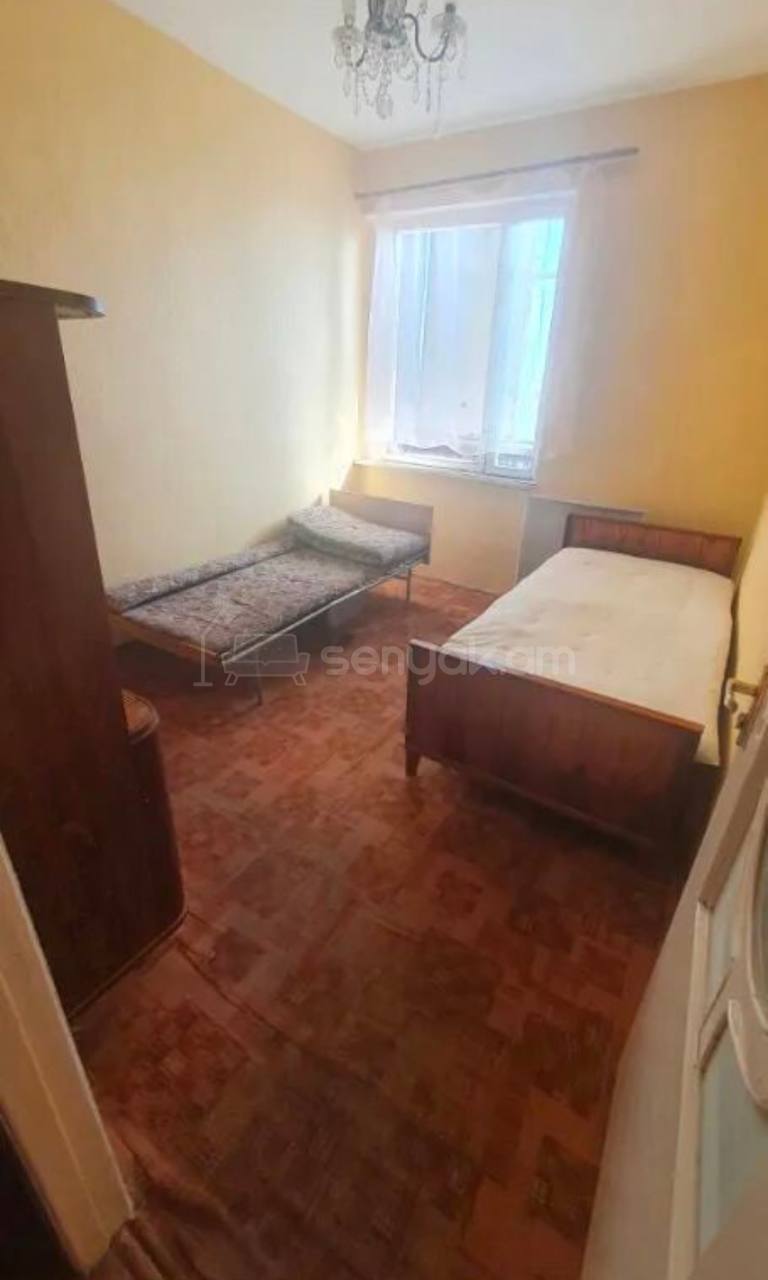 4 Սենյականոց Բնակարան Քարե Շենքում, 94քմ, 5/5 հարկ, Պետական Վիճակում