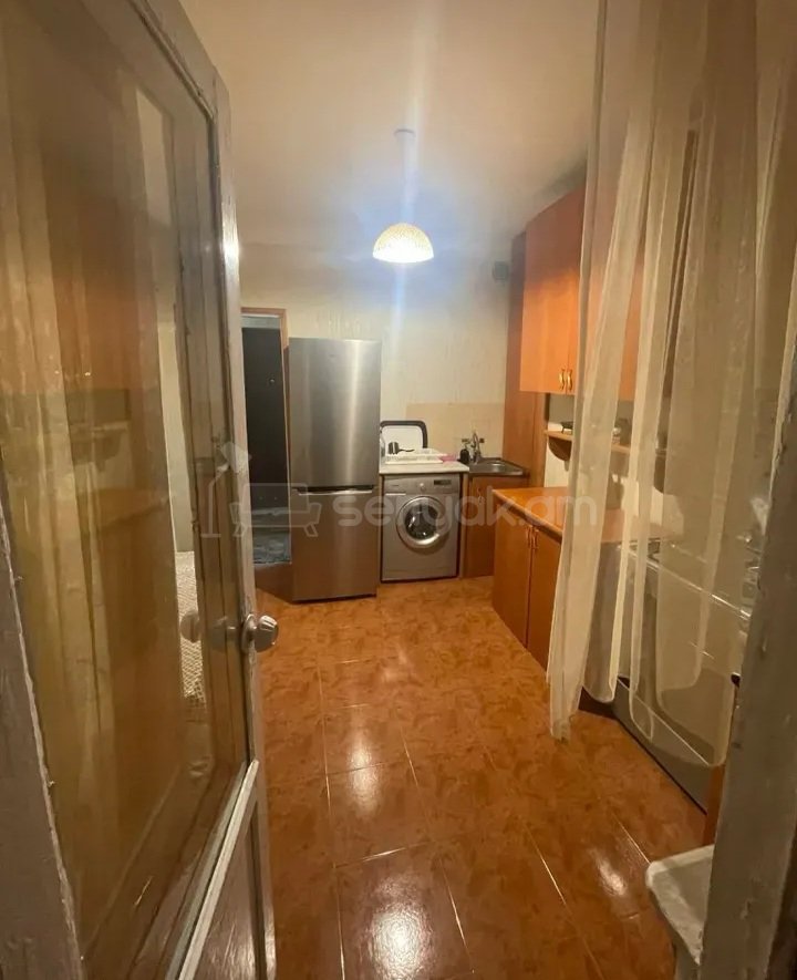 1 Սենյականոց Բնակարան Քարե Շենքում, 54քմ, 10/13 հարկ, Կապիտալ Վերանորոգված, Կահավորված