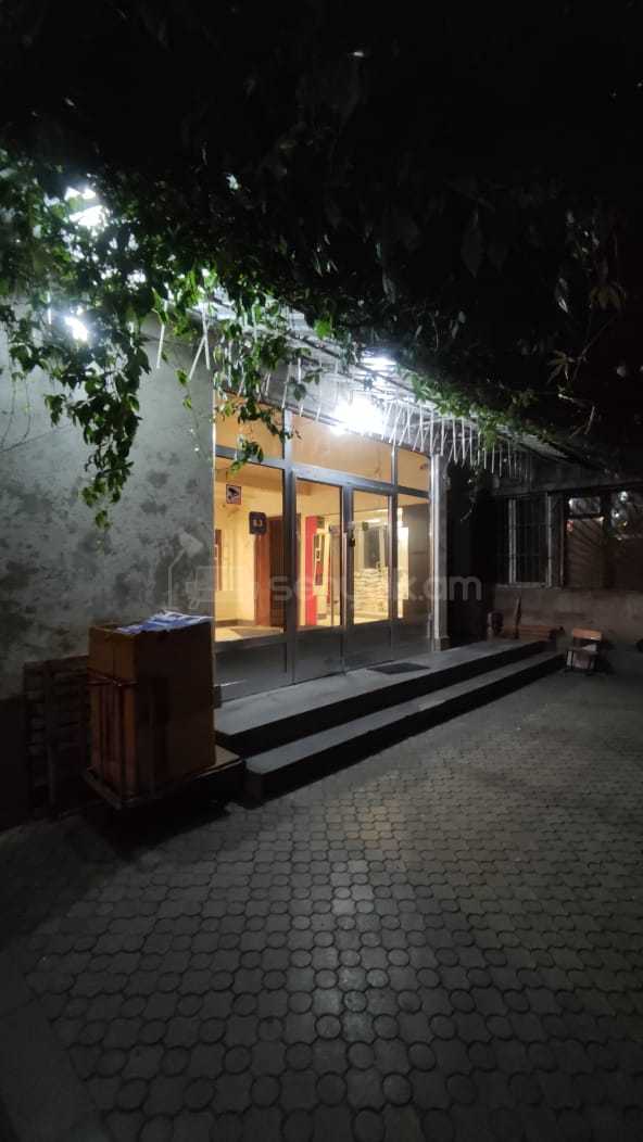 1 Սենյականոց Բնակարան Քարե Շենքում, 18քմ, 4/8 հարկ, Նորմալ Վիճակում, Կահավորված, Արևկող