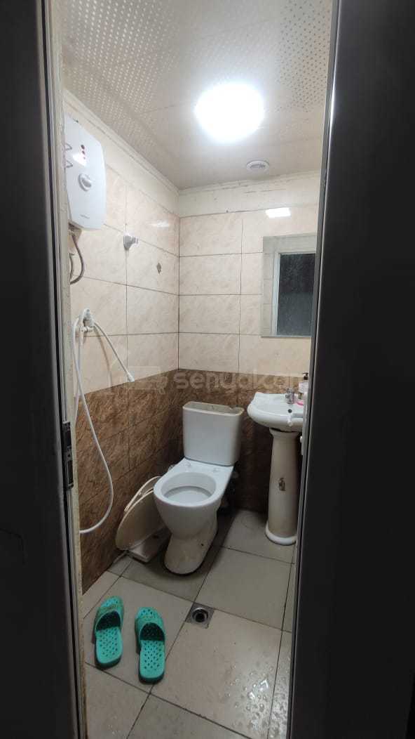 1 Սենյականոց Բնակարան Քարե Շենքում, 18քմ, 4/8 հարկ, Նորմալ Վիճակում, Կահավորված, Արևկող