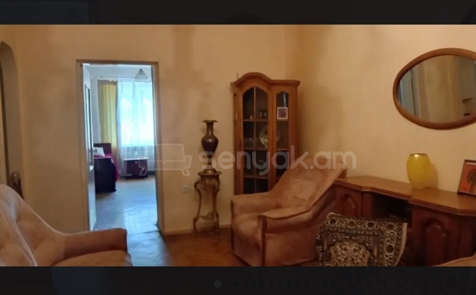 3 Սենյականոց Բնակարան Քարե Շենքում, 70քմ, 1/4 հարկ, Նորմալ Վիճակում, Կահավորված, Արևկող