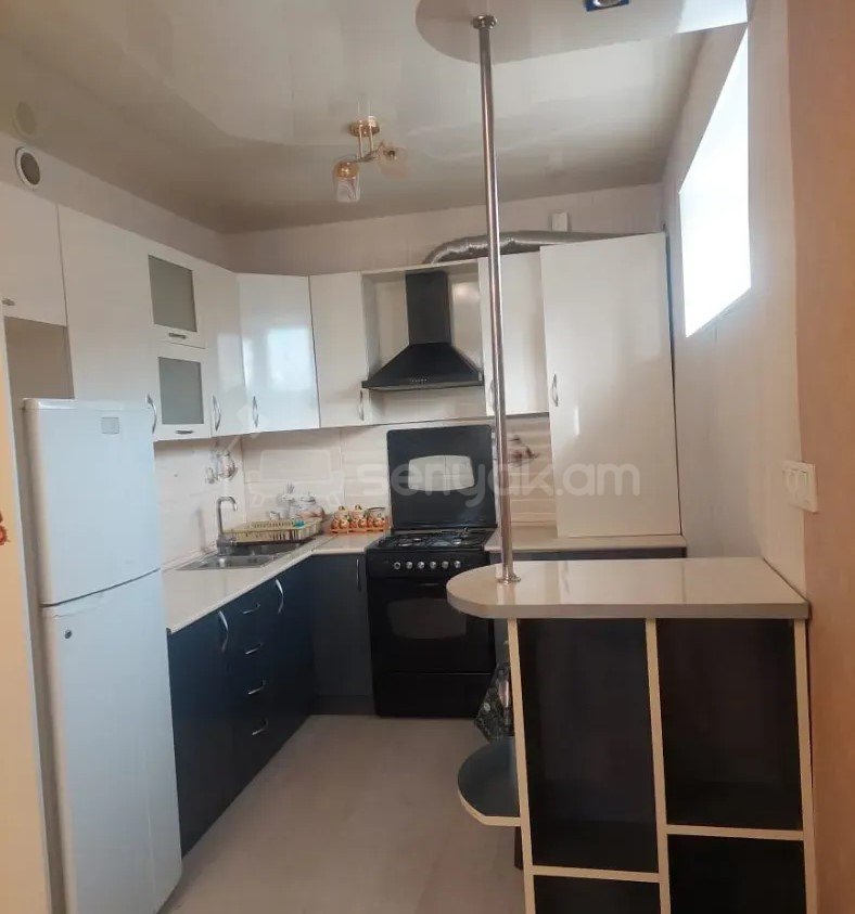 2 Սենյականոց Բնակարան Քարե Շենքում, 48քմ, 3/5 հարկ, Կապիտալ Վերանորոգված