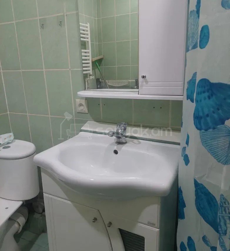 2 Սենյականոց Բնակարան Քարե Շենքում, 48քմ, 3/5 հարկ, Կապիտալ Վերանորոգված
