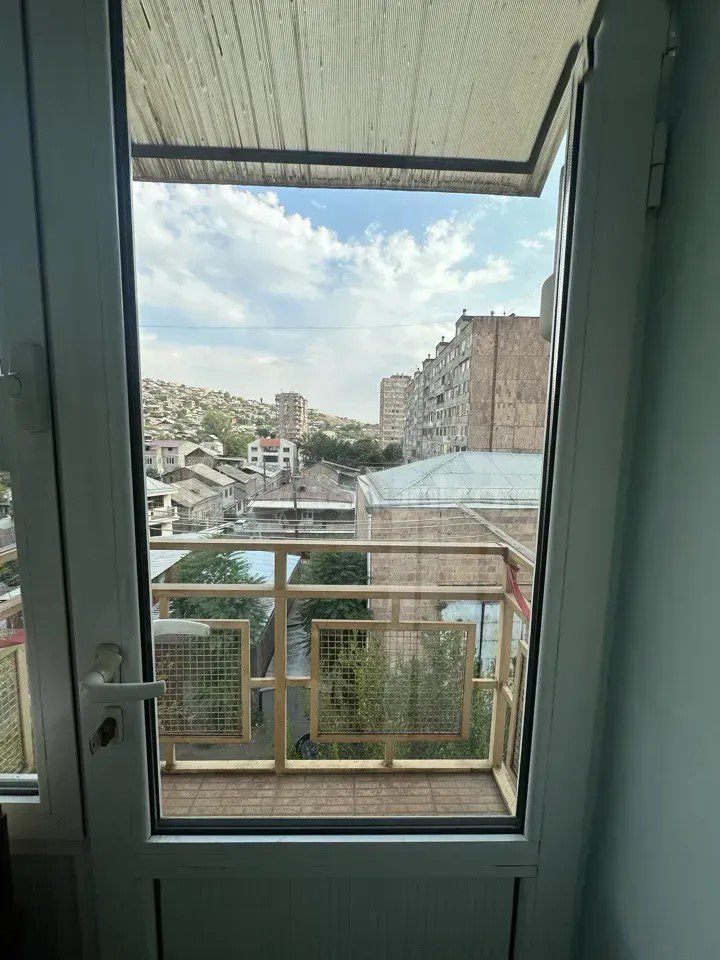 3 Սենյականոց Բնակարան Նորակառույց Քարե Շենքում, 71քմ, 4/4 հարկ, Նորմալ Վիճակում
