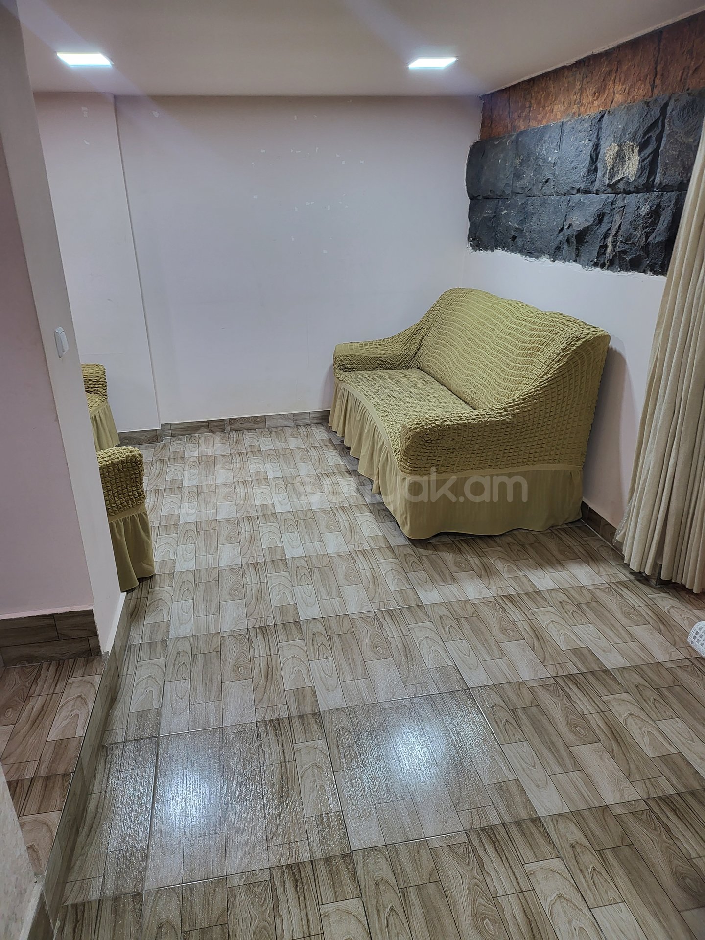 2 Սենյականոց Բնակարան Քարե Շենքում, 65քմ, 1/2 հարկ, Կապիտալ Վերանորոգված, Կահավորված