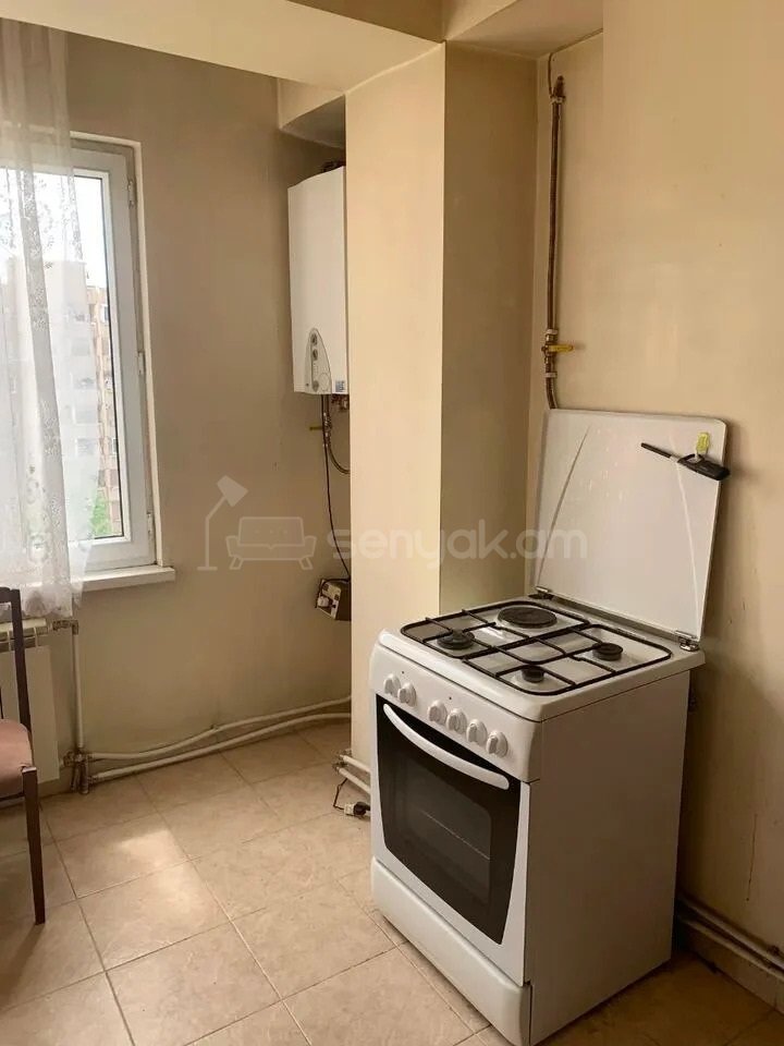 3 Սենյականոց Բնակարան, 77քմ, 7/14 հարկ, Պետական Վիճակում
