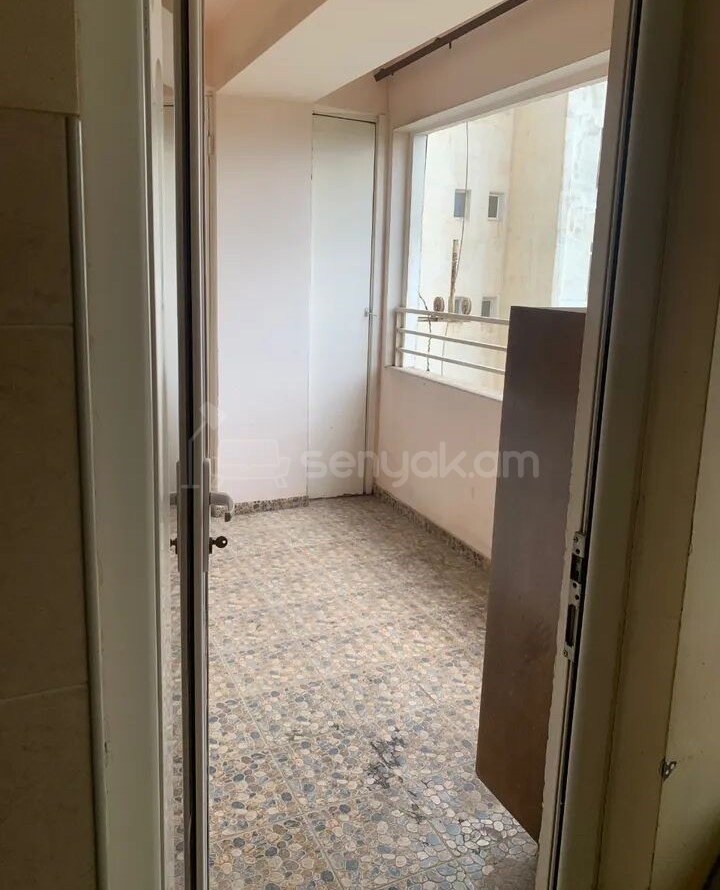 3 Սենյականոց Բնակարան, 77քմ, 7/14 հարկ, Նորմալ Վիճակում