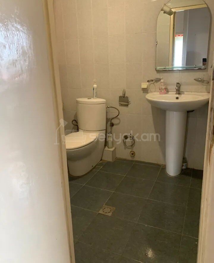 3 Սենյականոց Բնակարան, 77քմ, 7/14 հարկ, Նորմալ Վիճակում
