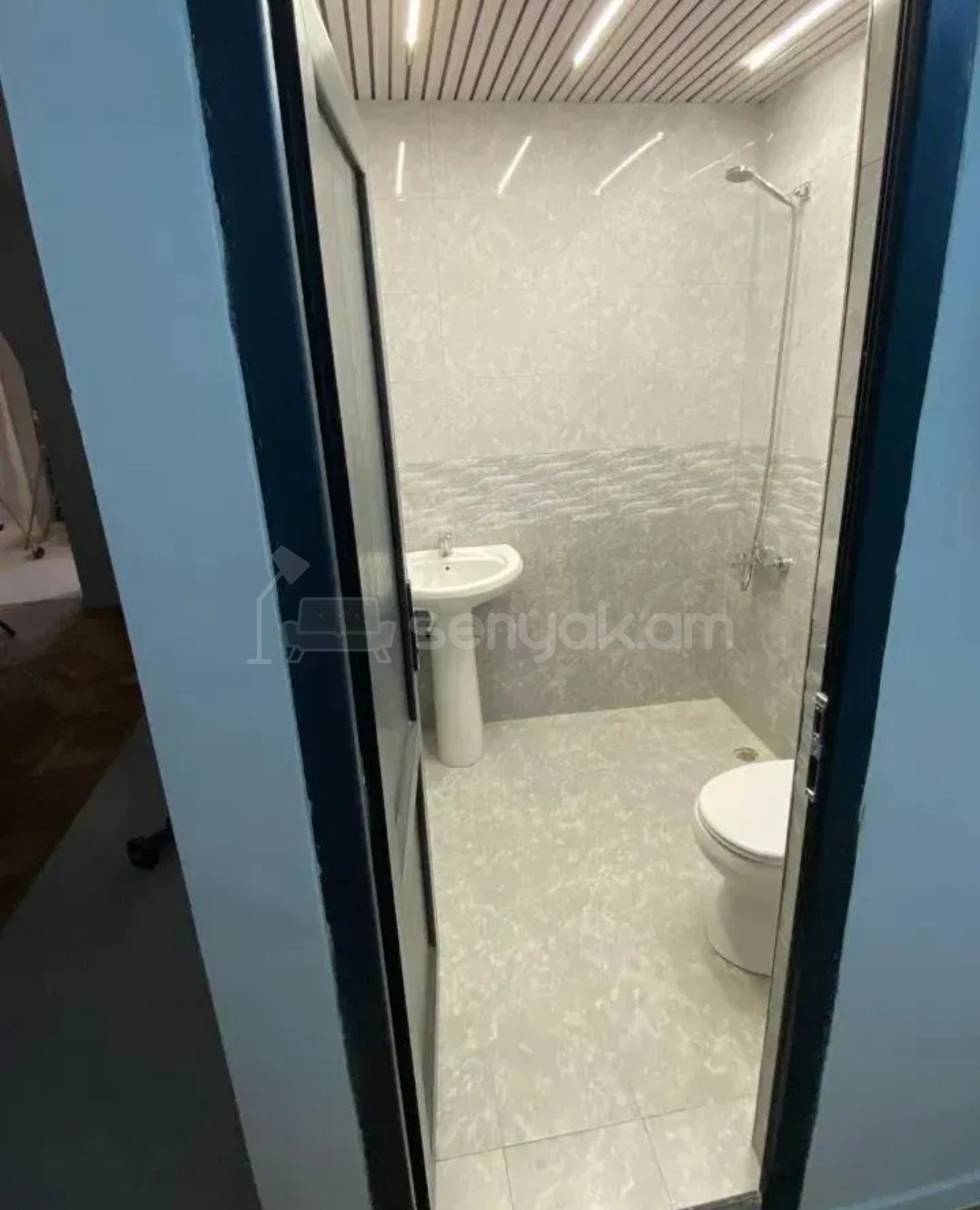 2 Սենյականոց Բնակարան Քարե Շենքում, 63քմ, 4/4 հարկ, Նորմալ Վիճակում, Կահավորված, Արևկող
