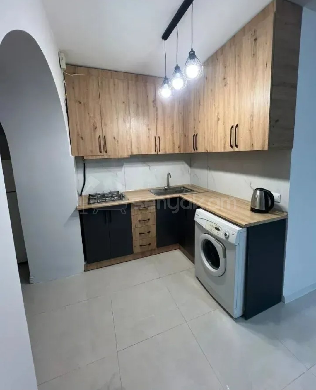 2 Սենյականոց Բնակարան Քարե Շենքում, 63քմ, 4/4 հարկ, Նորմալ Վիճակում, Կահավորված, Արևկող