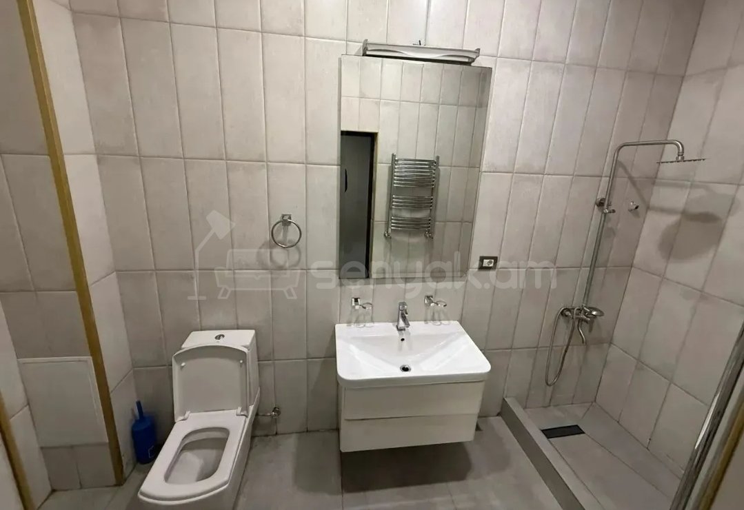 2 Սենյականոց Բնակարան Քարե Շենքում, 63քմ, 4/4 հարկ, Նորմալ Վիճակում, Կահավորված, Արևկող