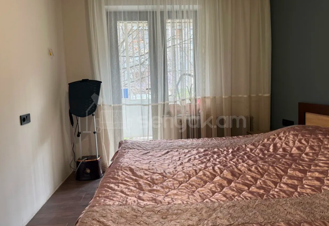 3 Սենյականոց Բնակարան Քարե Շենքում, 82քմ, 1/5 հարկ, Դիզայներական Վերանորոգված