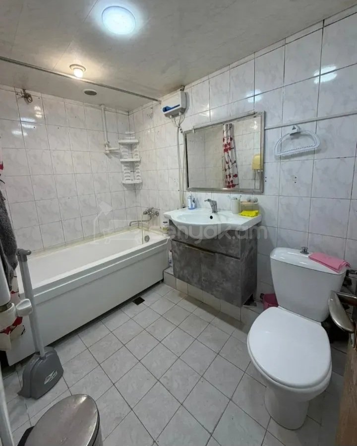 1 Սենյականոց Բնակարան Քարե Շենքում, 50քմ, 14/15 հարկ, Կապիտալ Վերանորոգված, Կահավորված