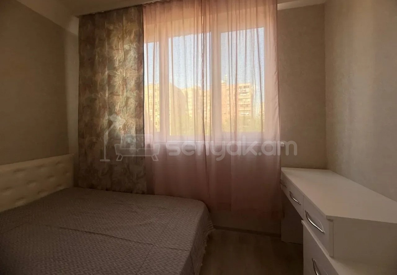 1 Սենյականոց Բնակարան Քարե Շենքում, 52քմ, 4/9 հարկ, Կապիտալ Վերանորոգված, Կահավորված