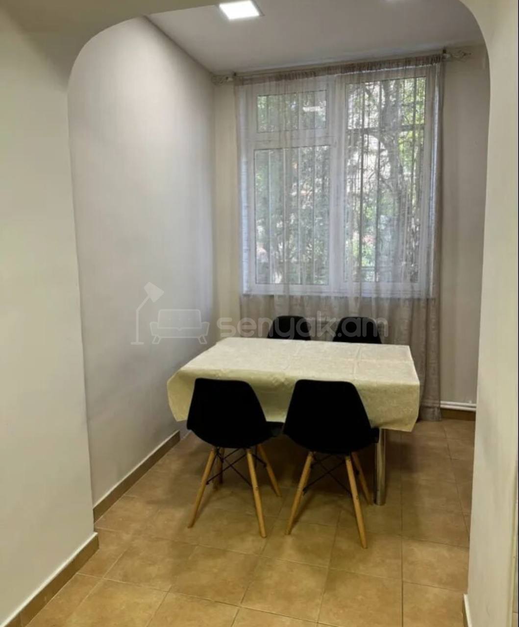 2 Սենյականոց Բնակարան Քարե Շենքում, 45քմ, 2/5 հարկ, Կապիտալ Վերանորոգված, Կահավորված