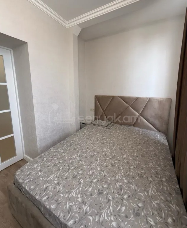 2 Սենյականոց Բնակարան Քարե Շենքում, 45քմ, 3/5 հարկ, Դիզայներական Վերանորոգված