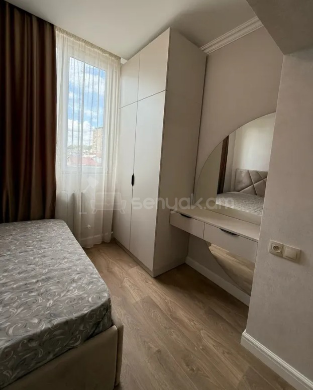 2 Սենյականոց Բնակարան Քարե Շենքում, 45քմ, 3/5 հարկ, Դիզայներական Վերանորոգված