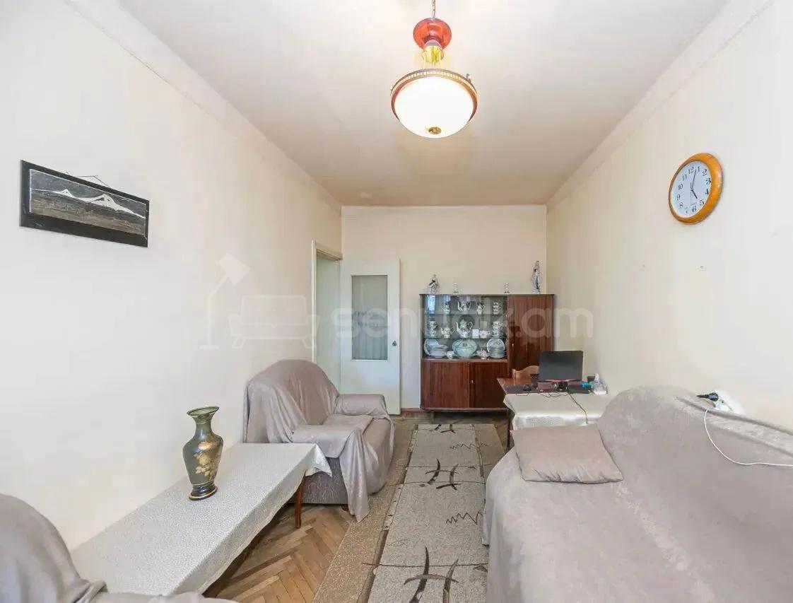 1 Սենյականոց Բնակարան Քարե Շենքում, 45քմ, 4/5 հարկ, Նորմալ Վիճակում