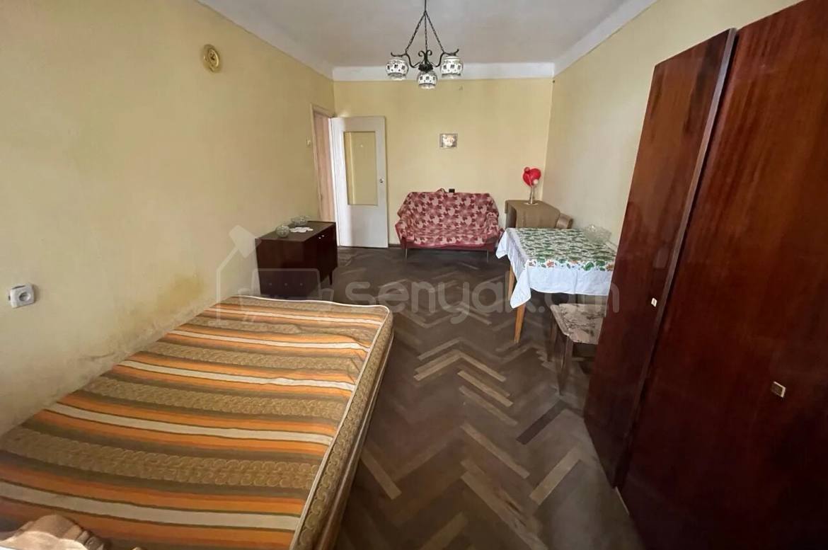 1 Սենյականոց Բնակարան Քարե Շենքում, 50քմ, 2/5 հարկ, Պետական Վիճակում, Կահավորված