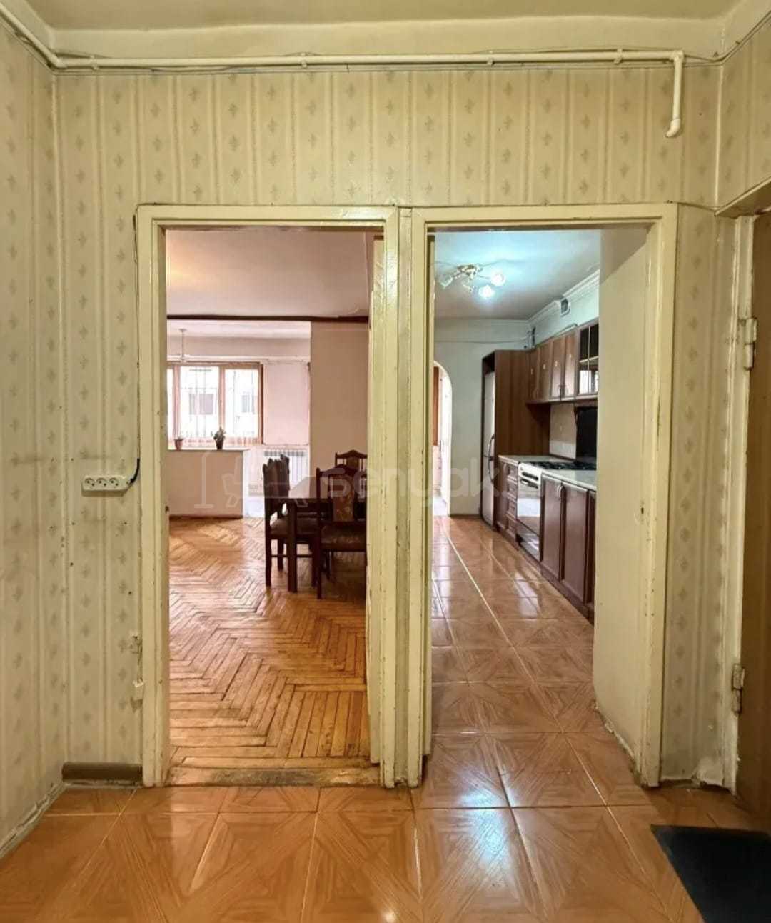 3 Սենյականոց Բնակարան, 70քմ, 3/9 հարկ, Նորմալ Վիճակում