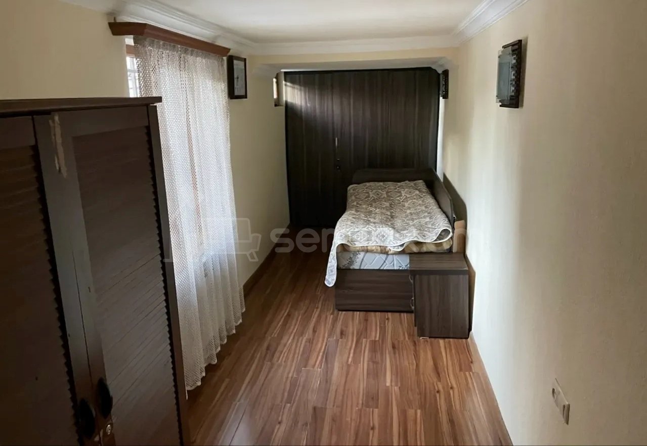 4 Սենյականոց Բնակարան Քարե Շենքում, 110քմ, 2/5 հարկ, Կապիտալ Վերանորոգված