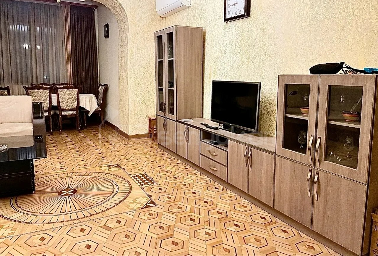 4 Սենյականոց Բնակարան Քարե Շենքում, 110քմ, 2/5 հարկ, Կապիտալ Վերանորոգված
