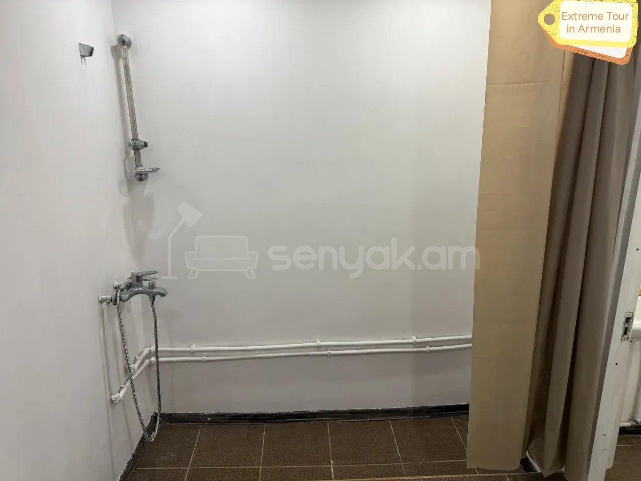 3 Սենյականոց Բնակարան Քարե Շենքում, 65քմ, 1/1 հարկ, Նորմալ Վիճակում, Կահավորված