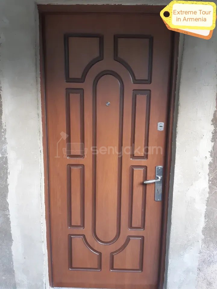 3 Սենյականոց Բնակարան Քարե Շենքում, 65քմ, 1/1 հարկ, Նորմալ Վիճակում, Կահավորված