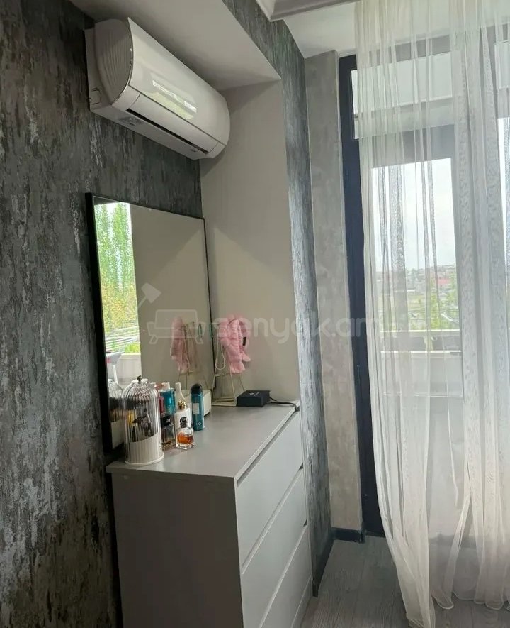 3 Սենյականոց Բնակարան, 95քմ, 5/9 հարկ, Նորմալ Վիճակում