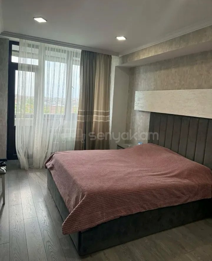 3 Սենյականոց Բնակարան, 95քմ, 5/9 հարկ, Նորմալ Վիճակում