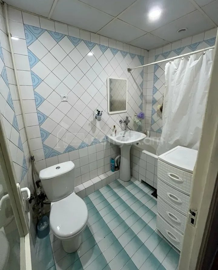 2 Սենյականոց Բնակարան Քարե Շենքում, 63քմ, 3/5 հարկ, Կապիտալ Վերանորոգված