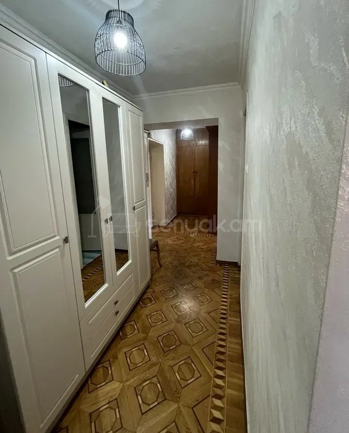 2 Սենյականոց Բնակարան Քարե Շենքում, 63քմ, 3/5 հարկ, Կապիտալ Վերանորոգված