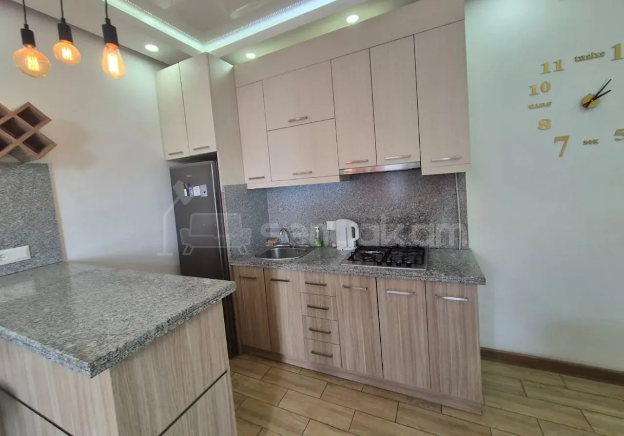 2 Սենյականոց Բնակարան Քարե Շենքում, 40քմ, 3/5 հարկ, Կապիտալ Վերանորոգված, Կահավորված