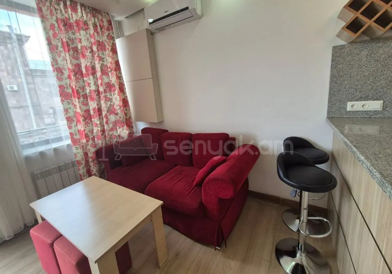 2 Սենյականոց Բնակարան Քարե Շենքում, 40քմ, 3/5 հարկ, Կապիտալ Վերանորոգված, Կահավորված