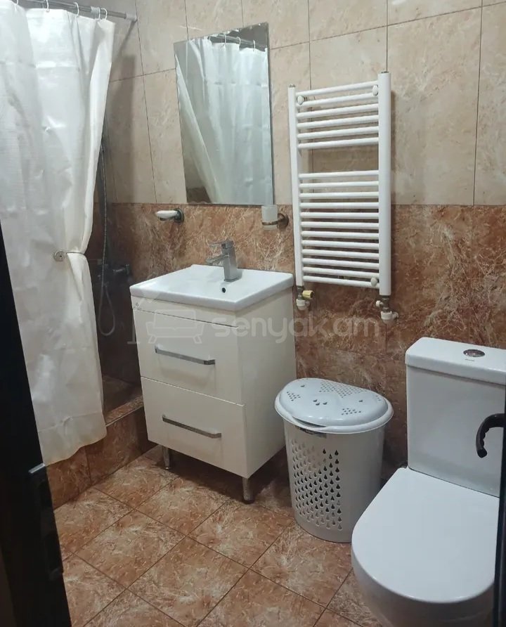 3 Սենյականոց Բնակարան Քարե Շենքում, 85քմ, 5/5 հարկ, Կապիտալ Վերանորոգված, Կահավորված