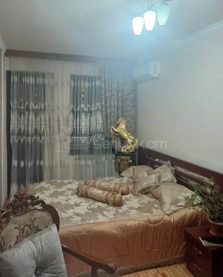 3 Սենյականոց Բնակարան Քարե Շենքում, 85քմ, 5/5 հարկ, Կապիտալ Վերանորոգված, Կահավորված