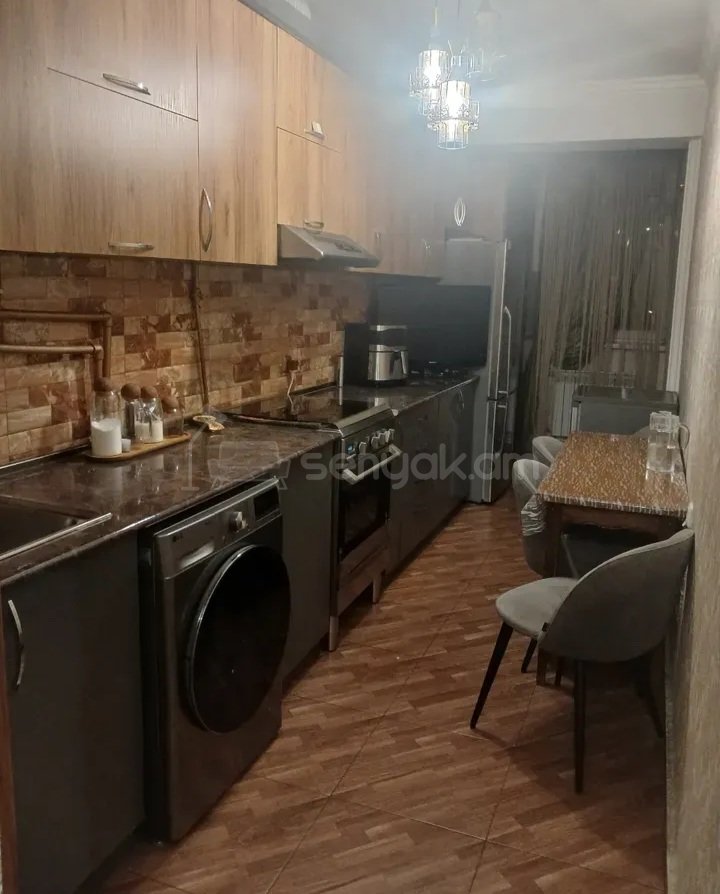 3 Սենյականոց Բնակարան Քարե Շենքում, 85քմ, 5/5 հարկ, Կապիտալ Վերանորոգված, Կահավորված