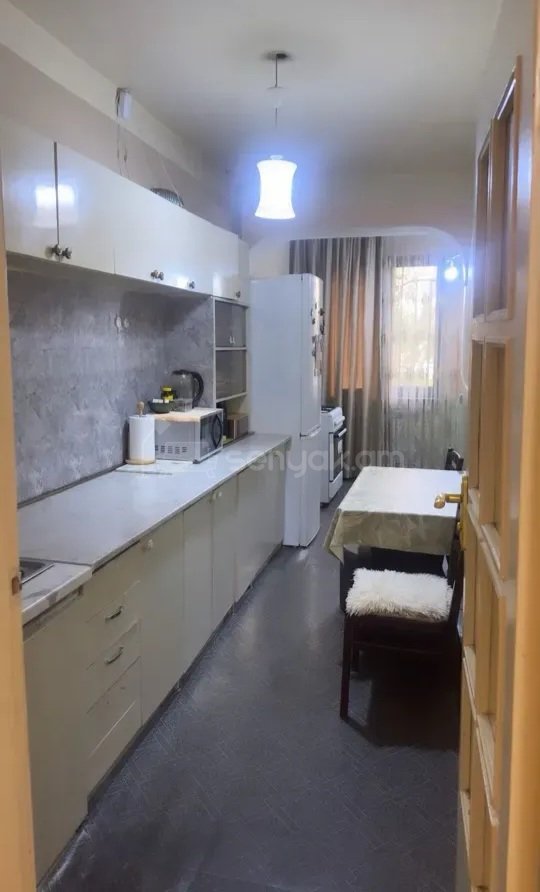 4 Սենյականոց Բնակարան Քարե Շենքում, 100քմ, 2/5 հարկ, Կապիտալ Վերանորոգված, Կահավորված