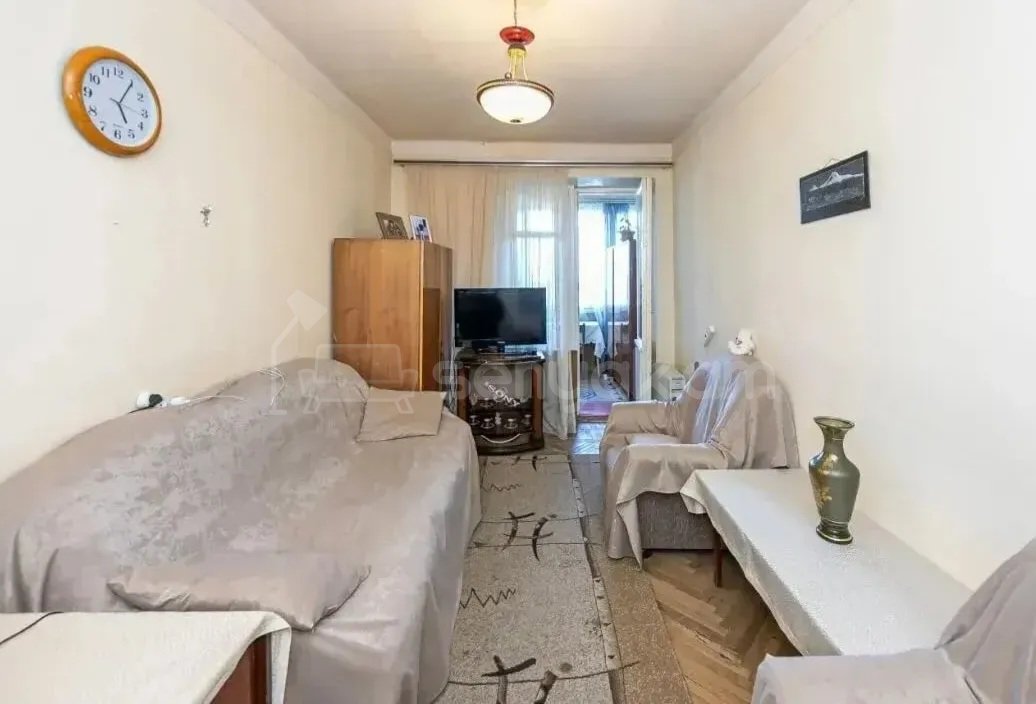 1 Սենյականոց Բնակարան Քարե Շենքում, 45քմ, 4/5 հարկ, Պետական Վիճակում