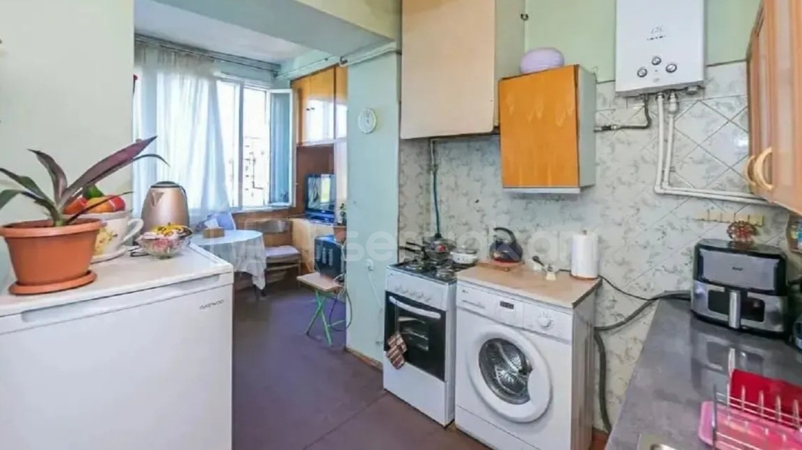 1 Սենյականոց Բնակարան Քարե Շենքում, 45քմ, 4/5 հարկ, Պետական Վիճակում