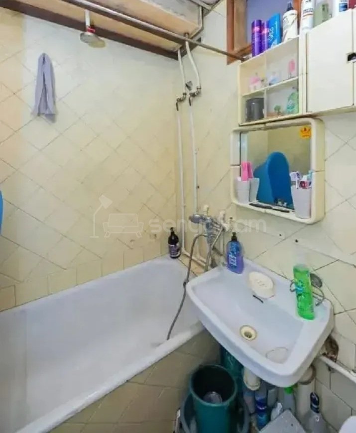 1 Սենյականոց Բնակարան Քարե Շենքում, 45քմ, 4/5 հարկ, Պետական Վիճակում