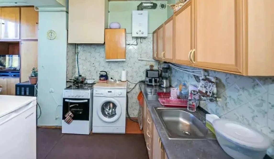 1 Սենյականոց Բնակարան Քարե Շենքում, 45քմ, 4/5 հարկ, Պետական Վիճակում